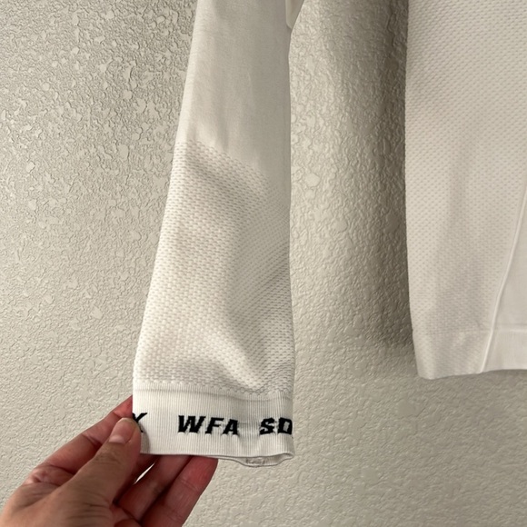 SDX WFA White Long Sleeve Vented Athletic Activewear Workout Top Size Small - Picture 2 of 5